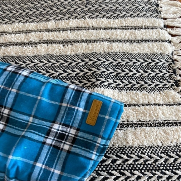 New in package Amazon reversible dog vest size medium blue flannel/ black puffer - Picture 2 of 5